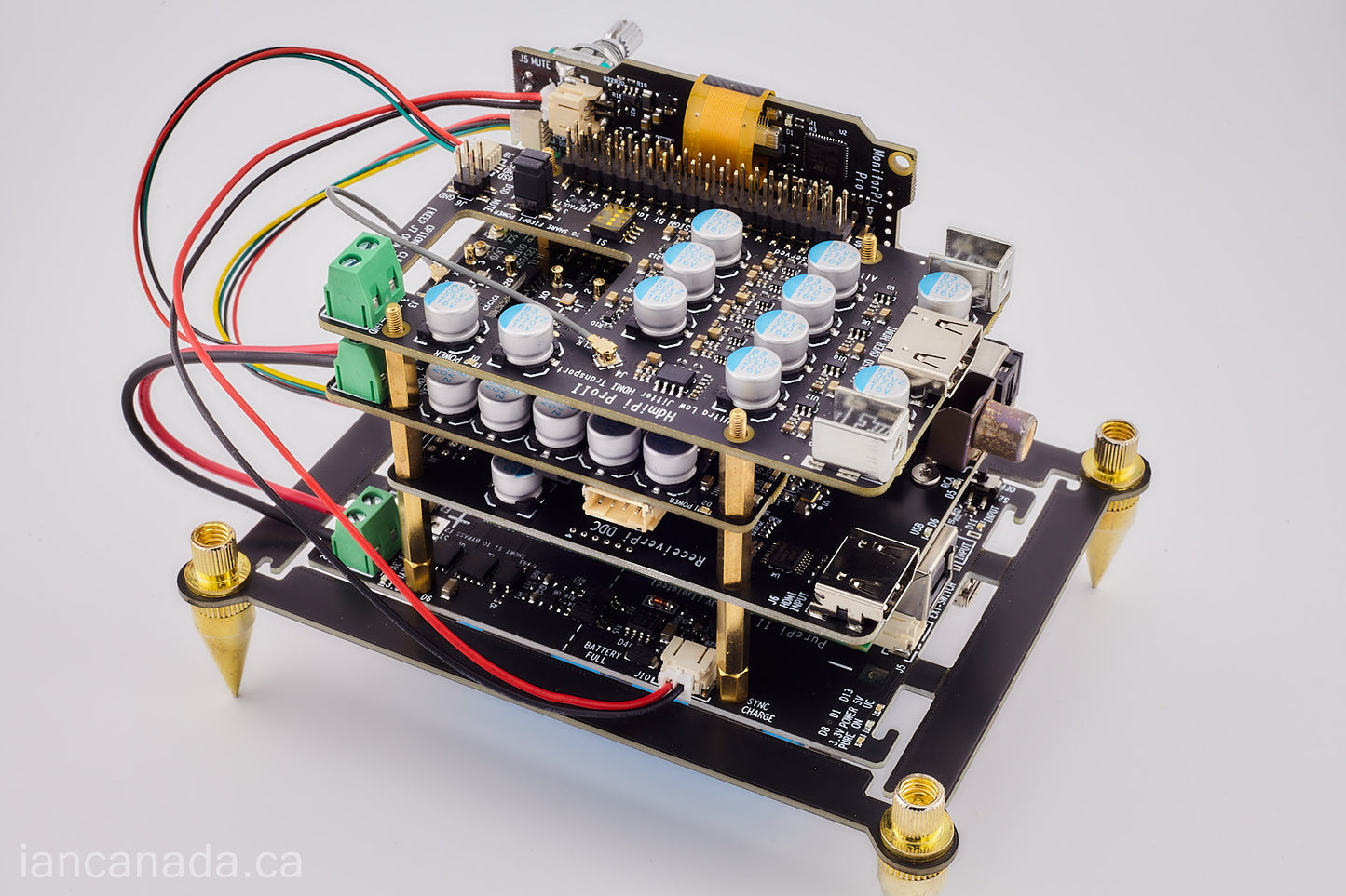 Flagship compact size FIFO Re-clock Streamer KITs with Ultracapacitor\Battery hybrid PSUs